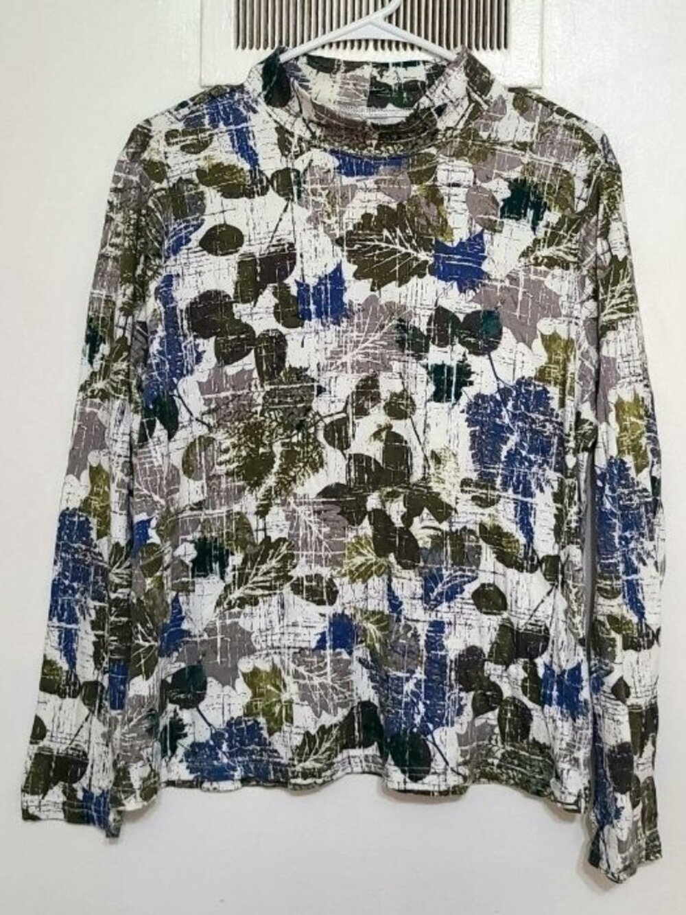 Textured Floral Turtleneck – PL